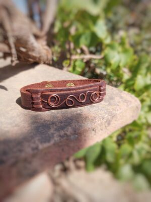 Leren armband met koperdraad
