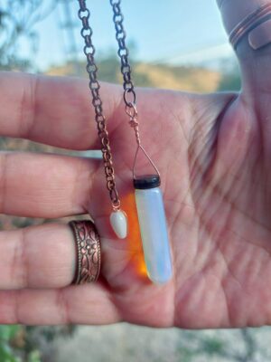 Opaliet pendel met Abalone schelp