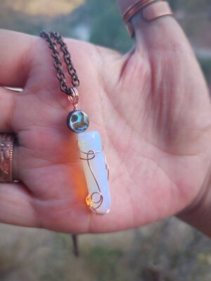 Opaliet hanger met Abalone schelp