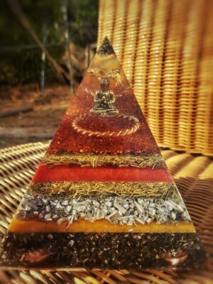 Grote Orgonite Piramide Buddha