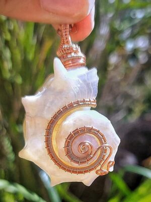 Elegant shell pendant with copper wire wrapping, perfect for boho jewelry lovers. Handcrafted sea sh.