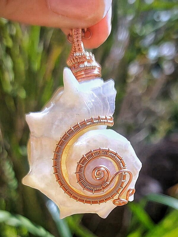 Elegant shell pendant with copper wire wrapping, perfect for boho jewelry lovers. Handcrafted sea sh.
