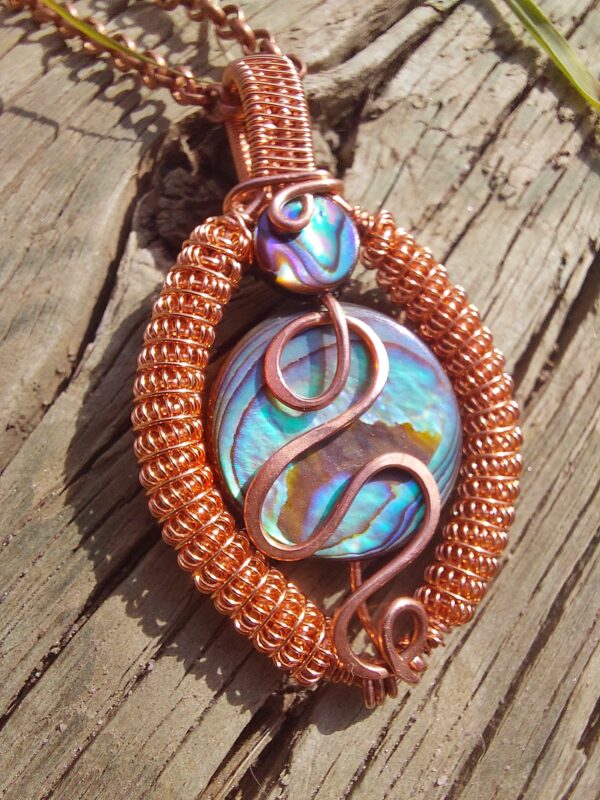 abalone hanger met koperen coils