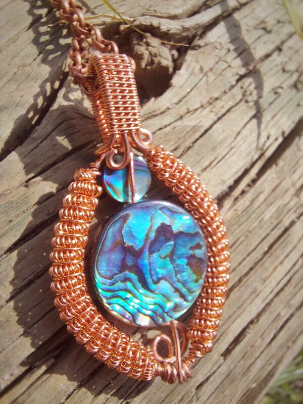 abalone hanger met koperen coils