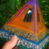 grote orgonite piramide arcoiris