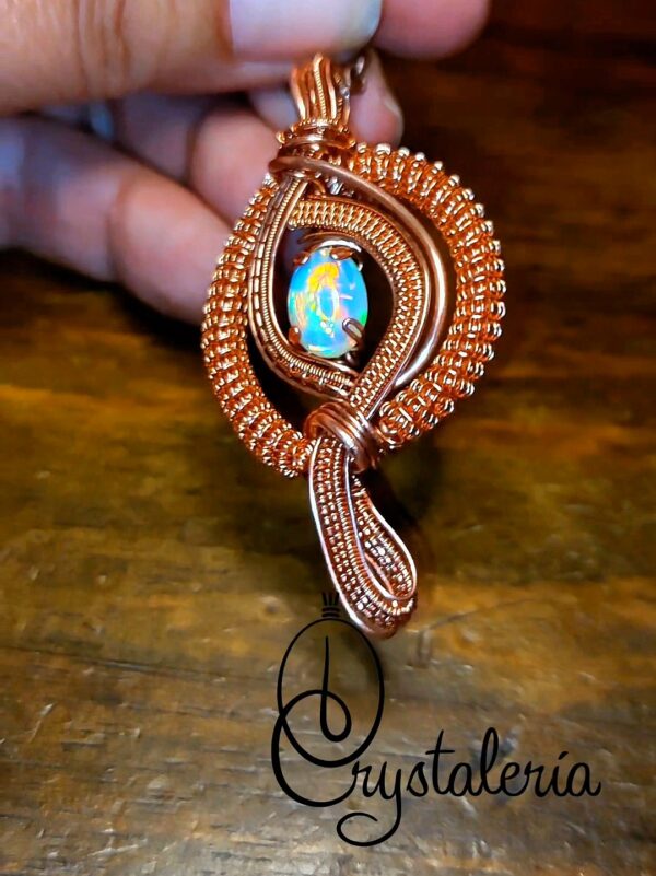 white opal ethiopië 2.1carat copper wire