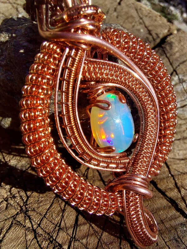 white opal ethiopië 2.1carat copper wire