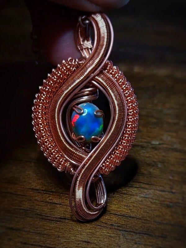 zwarte opal ethiopië copper wire 3 carat 1