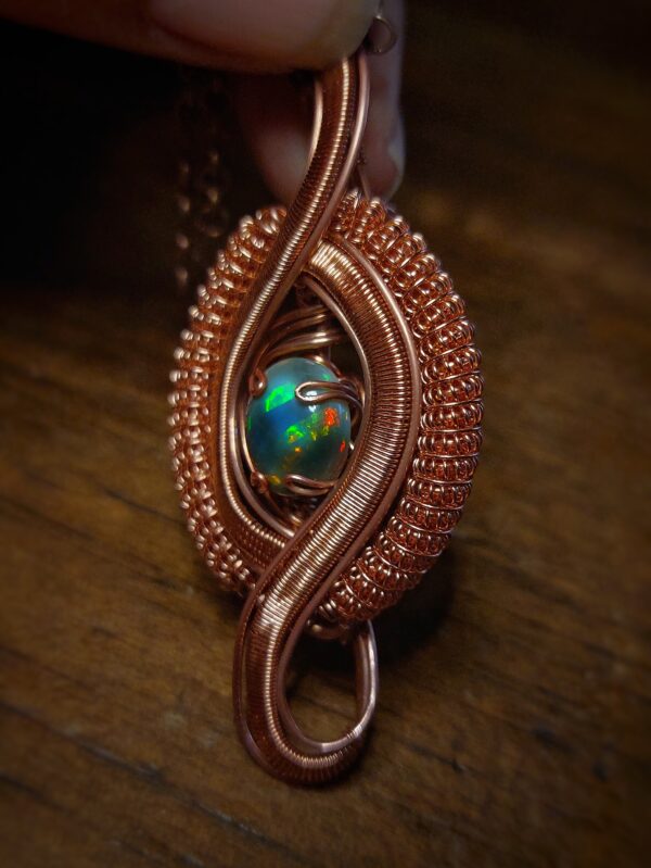 zwarte opal ethiopië copper wire 3 carat 2