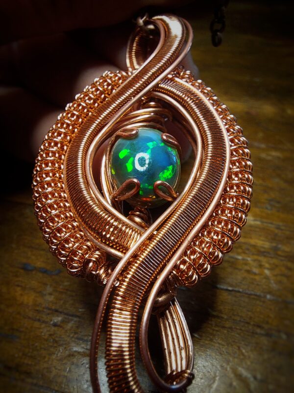 zwarte opal ethiopië copper wire 3 carat 3