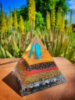 grote orgonite piramide aqua aura