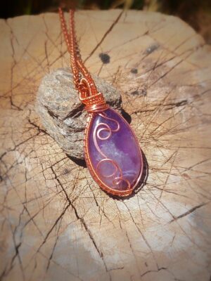 Home hanger met amethist en koperdraad
